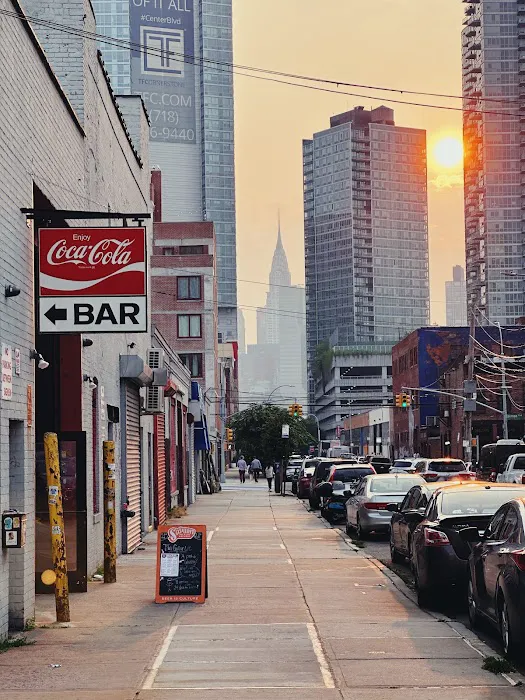 The Gutter Bar LIC Picture 2