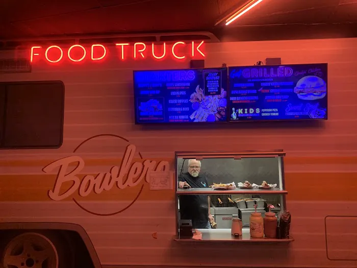 Lucky Strike Queens Picture 8