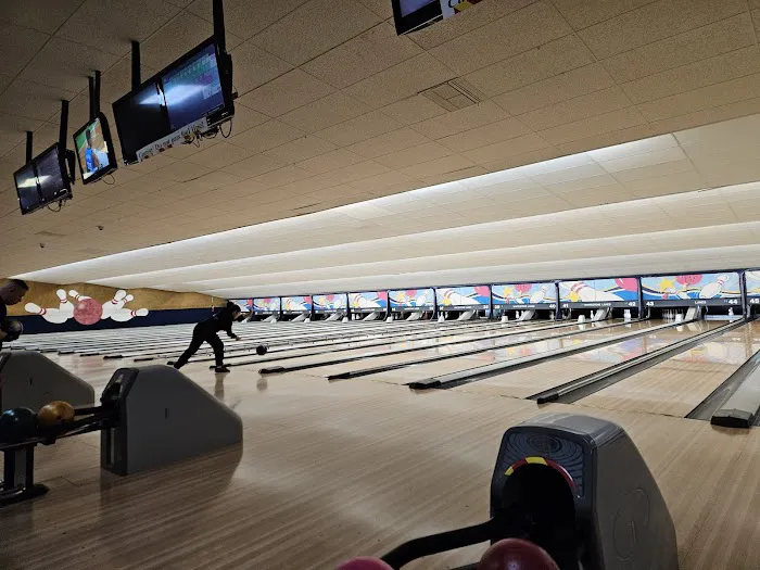 Whitestone Lanes Picture 4