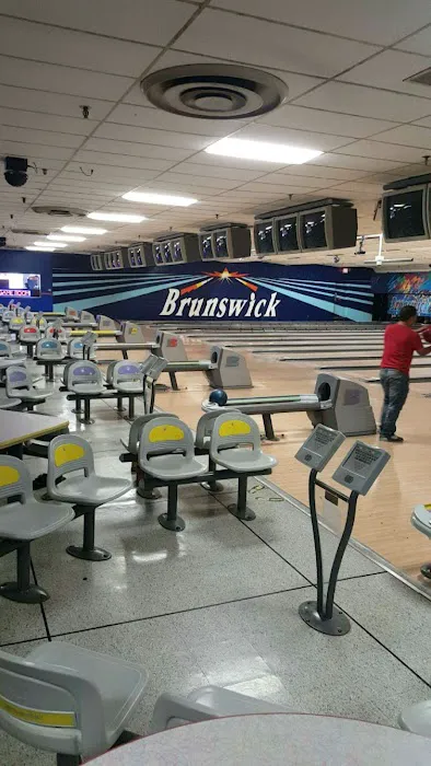 Bowlero Belleville Picture 9