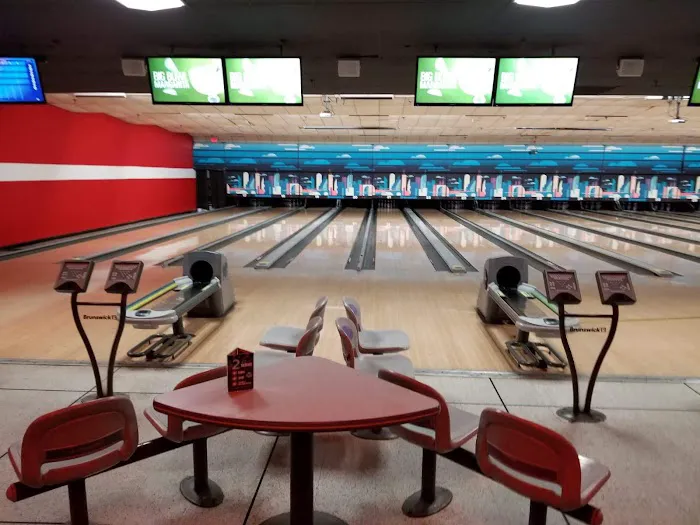 Bowlero Belleville Picture 8