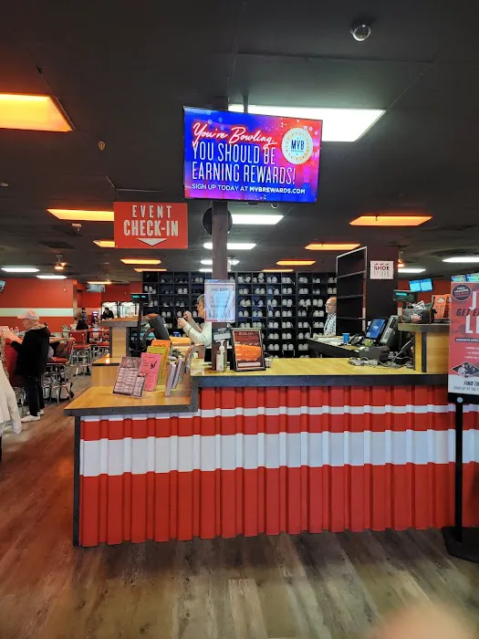 Bowlero Belleville Picture 10