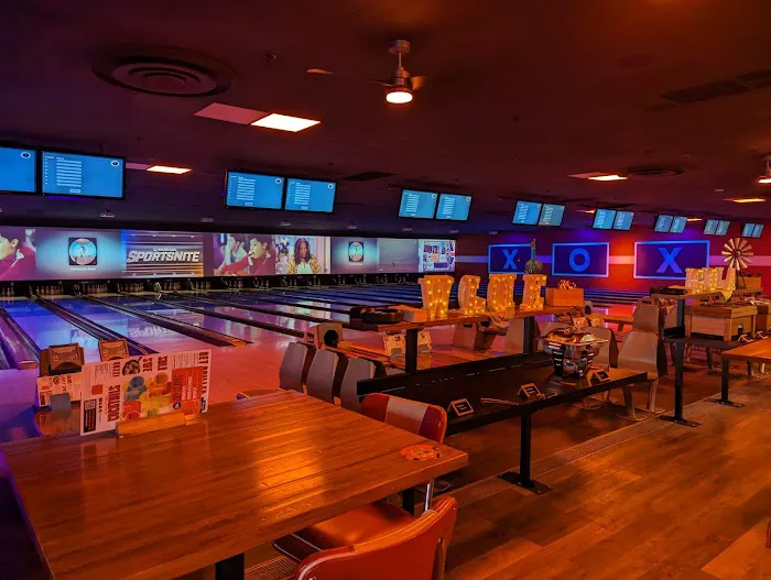 Bowlero Belleville Picture 3