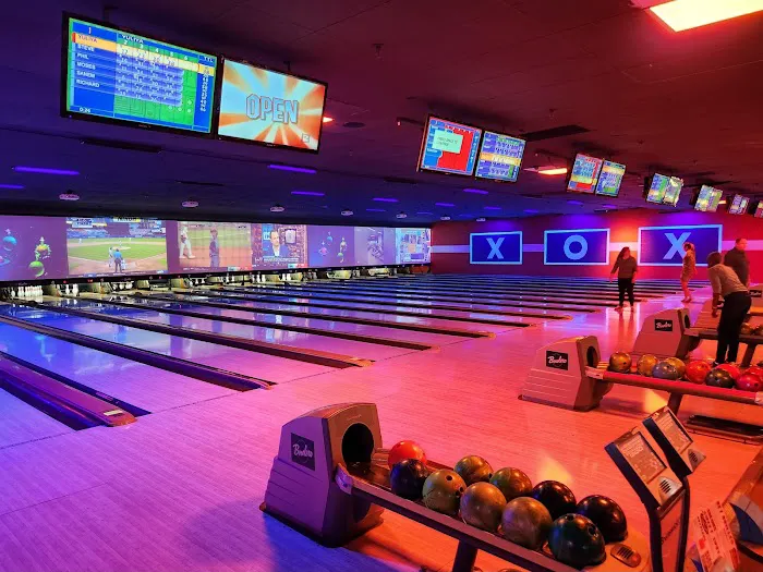 Bowlero Belleville Picture 5