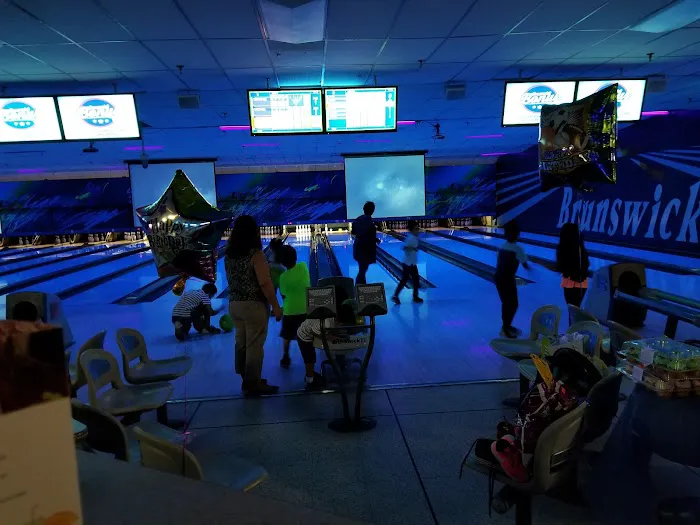 Bowlero Belleville Picture 7