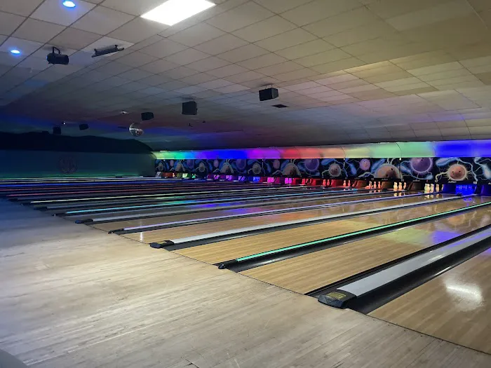 Woodmere Lanes Picture 6