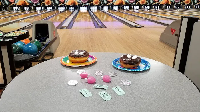 Woodmere Lanes Picture 9