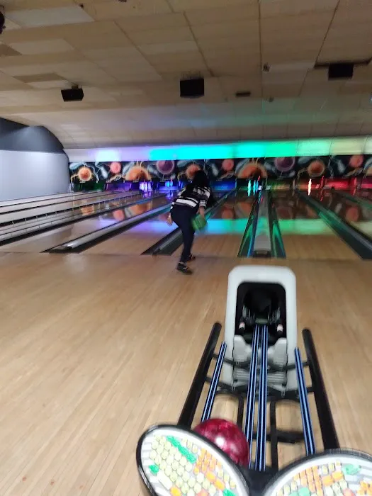 Woodmere Lanes Picture 5