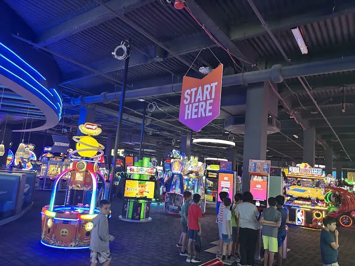 Dave & Buster's Wayne Picture 3