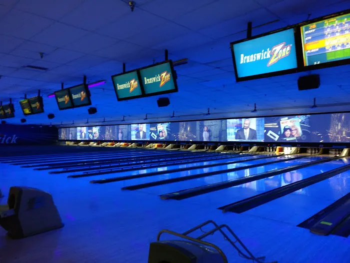 Bowlero Fair Lawn Picture 8