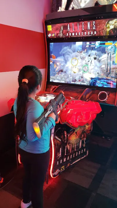 Bowlero Fair Lawn Picture 3