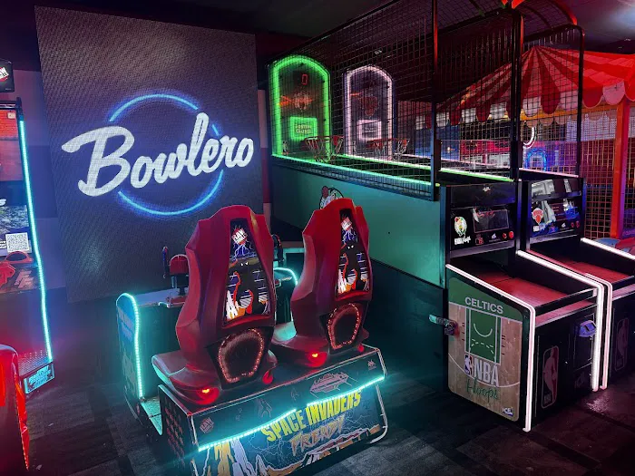 Bowlero Fair Lawn Picture 4