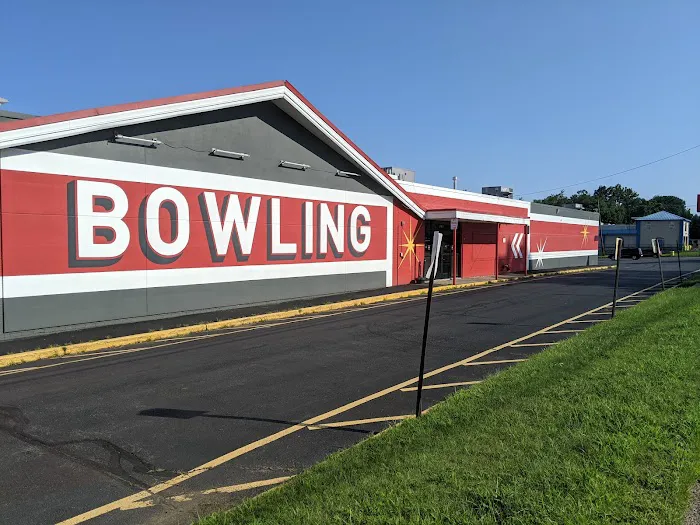 Bowlero Fair Lawn Picture 10