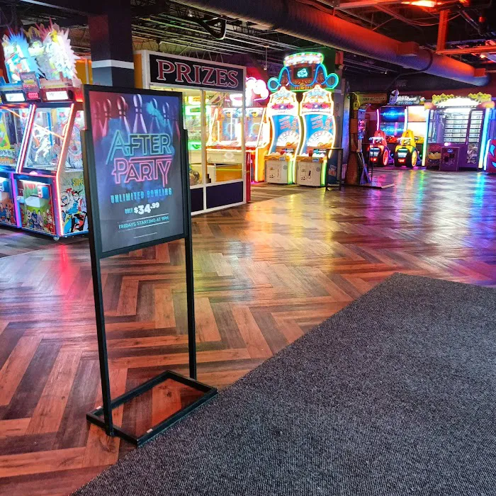 Bowlero White Plains Picture 7