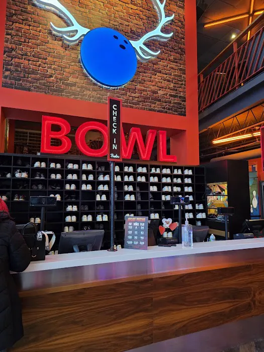 Bowlero White Plains Picture 10