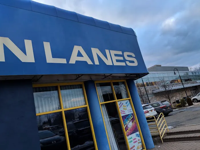 Baldwin Bowl & Lounge - Ultra Lanes Picture 3