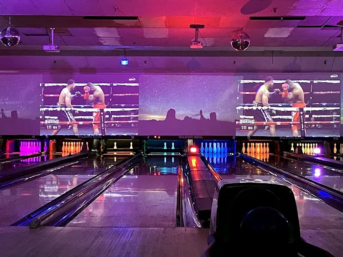 Baldwin Bowl & Lounge - Ultra Lanes Picture 10