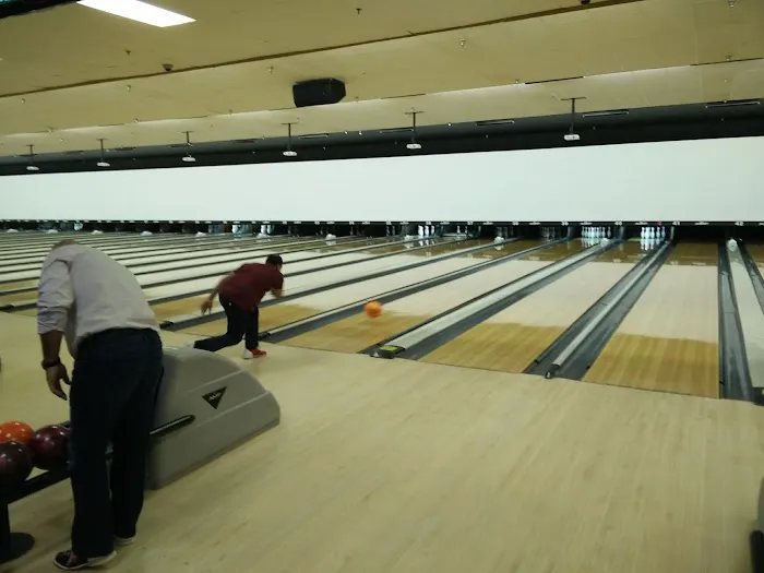 AMF Garden City Lanes Picture 6