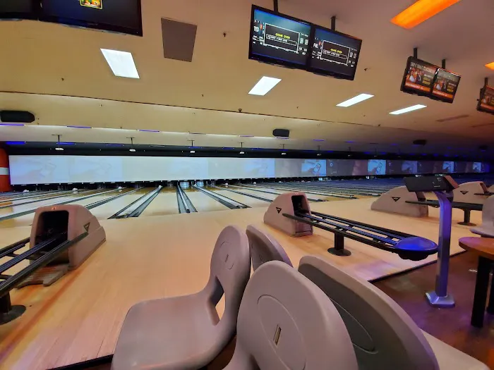 AMF Garden City Lanes Picture 7