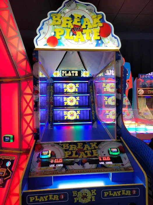 Dave & Buster's Westbury Picture 2