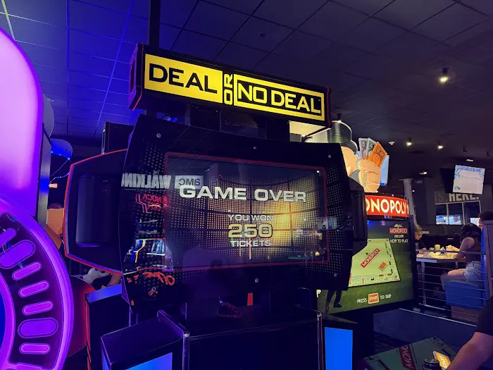 Dave & Buster's Westbury Picture 7