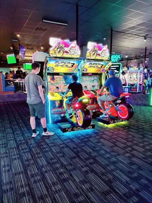 Dave & Buster's Westbury Picture 6