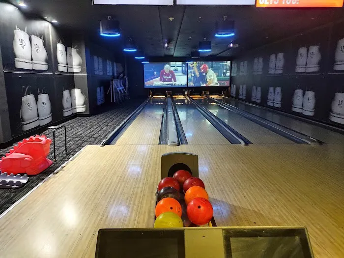 Dave & Buster's Westbury Picture 5