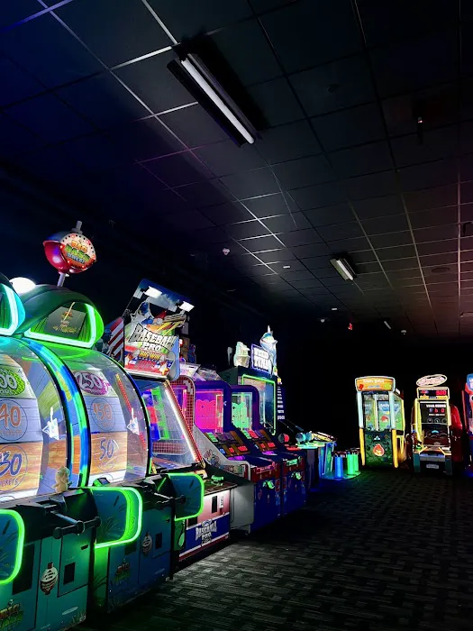 Dave & Buster's Westbury Picture 4