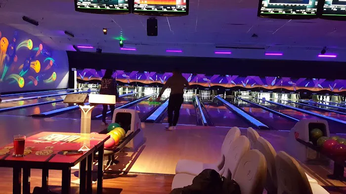 Bowlero East Meadow Picture 10