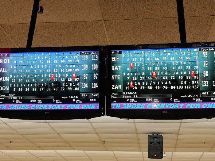 Bowlero East Meadow Picture 8