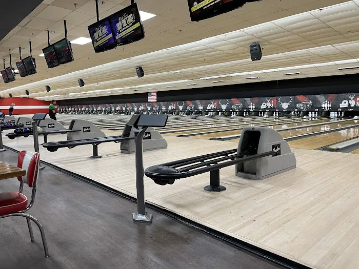 Bowlero East Meadow Picture 7