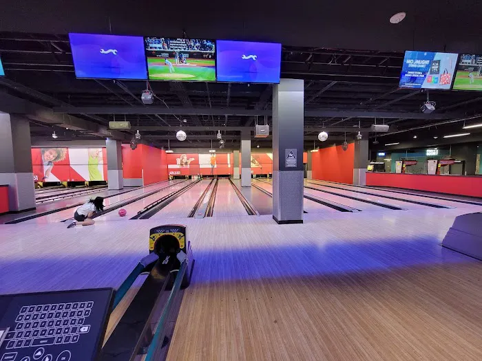 Round1 Bowling & Arcade Broadway Commons Picture 9