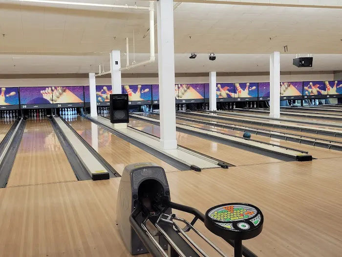 Levittown Lanes Picture 9