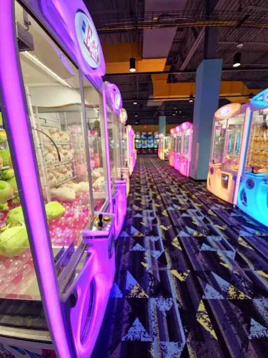 Round1 Bowling & Arcade Elizabeth - The Mills at Jersey Gardens Picture 2