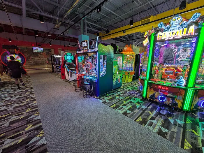 Round1 Bowling & Arcade Elizabeth - The Mills at Jersey Gardens Picture 9