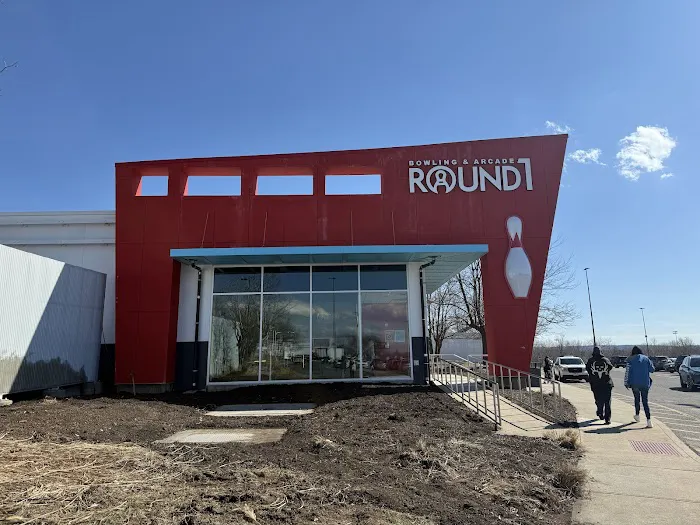 Round1 Bowling & Arcade Elizabeth - The Mills at Jersey Gardens Picture 3