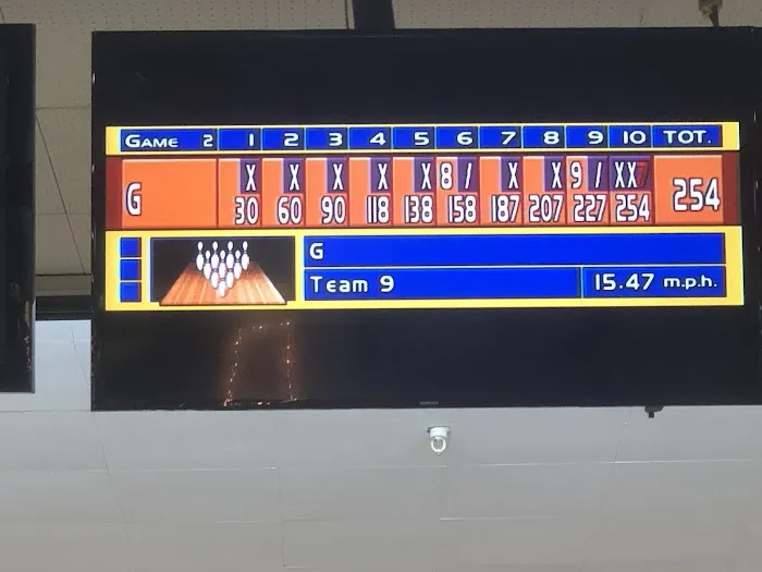 Majestic Lanes Bowling Alley Picture 4