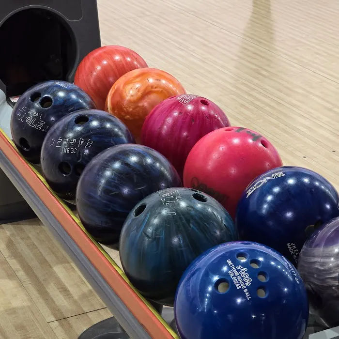 Majestic Lanes Bowling Alley Picture 7