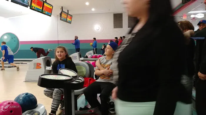 Majestic Lanes Bowling Alley Picture 3