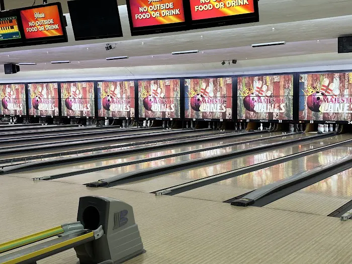 Majestic Lanes Bowling Alley Picture 10