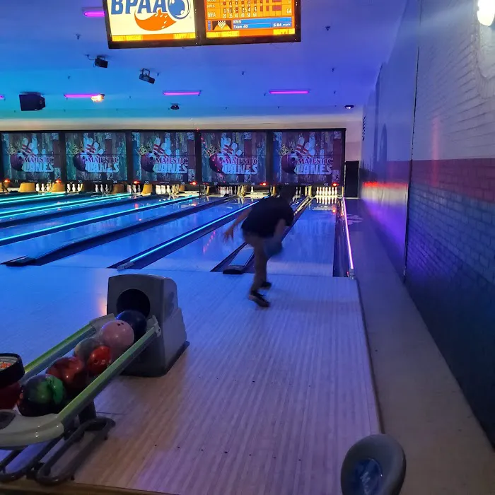 Majestic Lanes Bowling Alley Picture 6