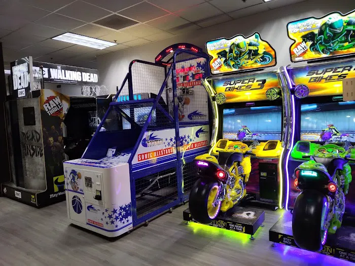 Majestic Lanes Bowling Alley Picture 9