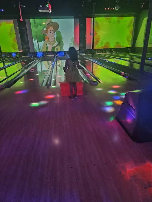 B1 Strike Bowling and Games Picture 3