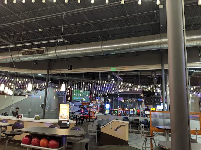 B1 Strike Bowling and Games Picture 7