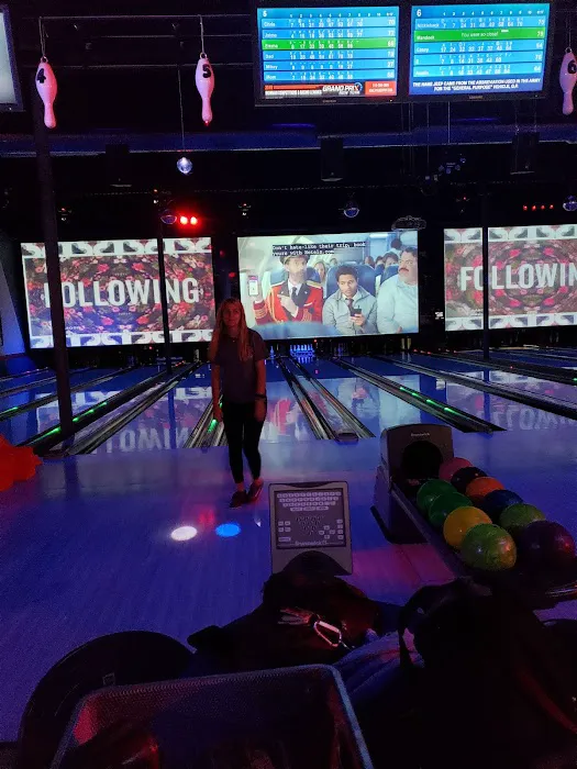 B1 Strike Bowling and Games Picture 9