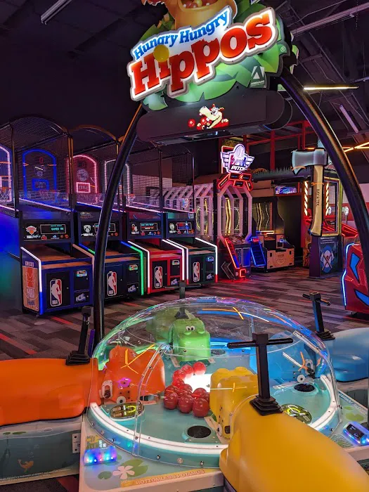 Bowlero Norwalk Picture 10