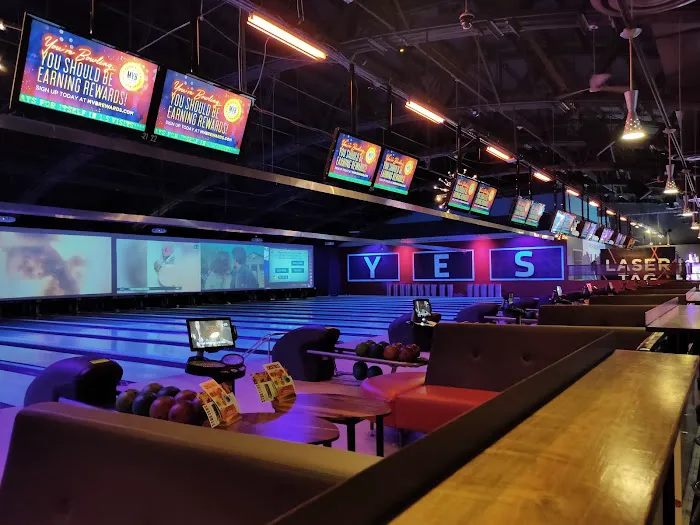 Bowlero Norwalk Picture 5