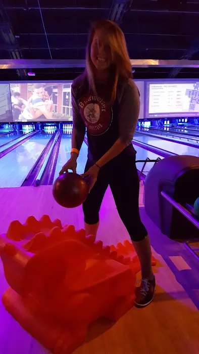 Bowlero Norwalk Picture 9