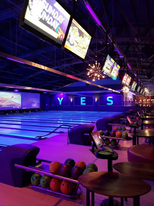 Bowlero Norwalk Picture 6