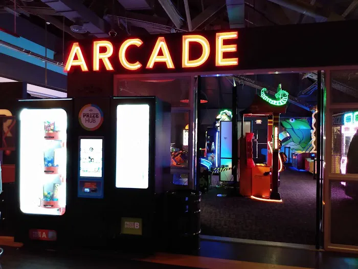 Bowlero Norwalk Picture 4